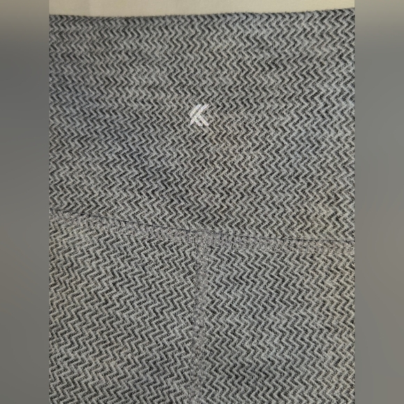 Kyodan Gray And White Chevron Pattern Yoga Leggings Size Large - Picture 4 of 5